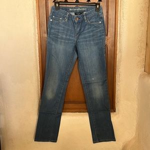 Levi’s Mid Rise Straight 552 size 4/27